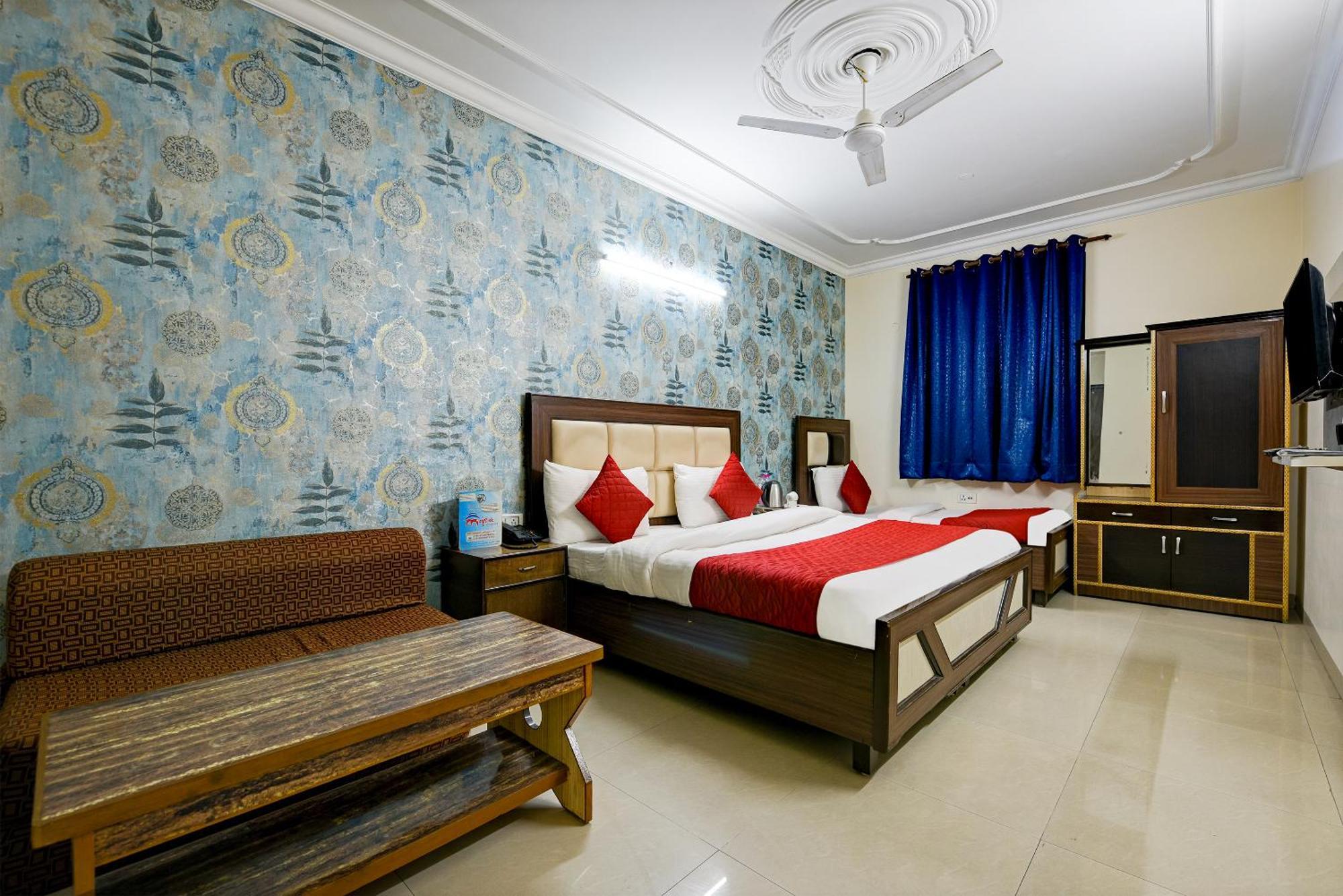 Hotel Sky Wood At Airport Нью-Дели Экстерьер фото